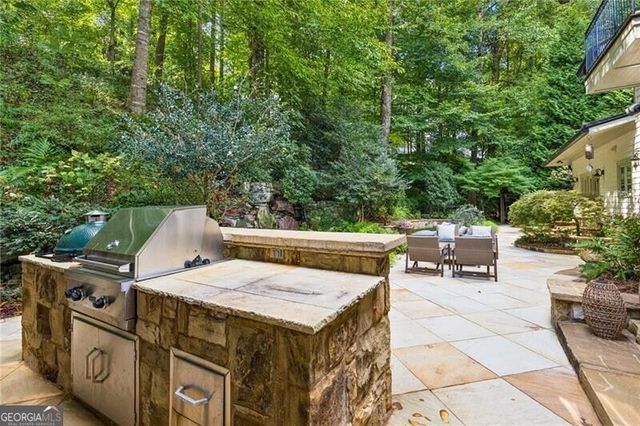 544 Hollydale Court NW, Atlanta, GA 30342
