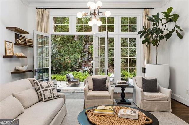 544 Hollydale Court NW, Atlanta, GA 30342