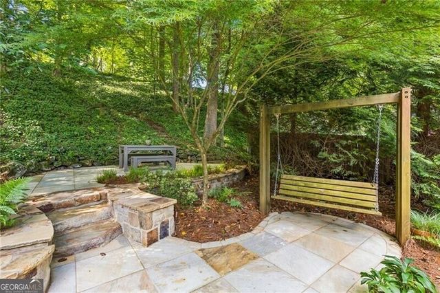 544 Hollydale Court NW, Atlanta, GA 30342