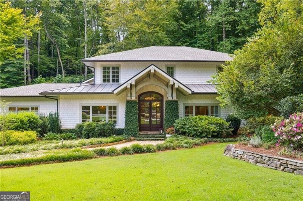 544 Hollydale Court NW, Atlanta, GA 30342