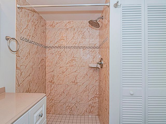 400 18th Street G2, Vero Beach, FL 32960