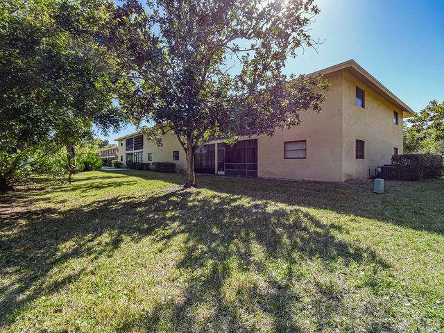 400 18th Street G2, Vero Beach, FL 32960