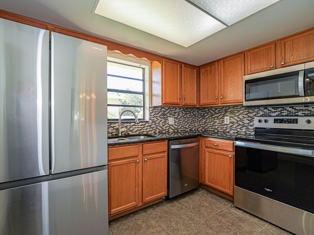 400 18th Street G2, Vero Beach, FL 32960