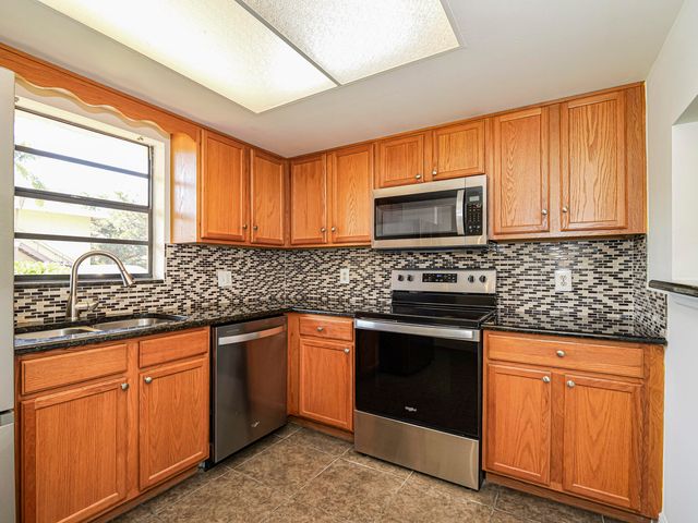 400 18th Street G2, Vero Beach, FL 32960