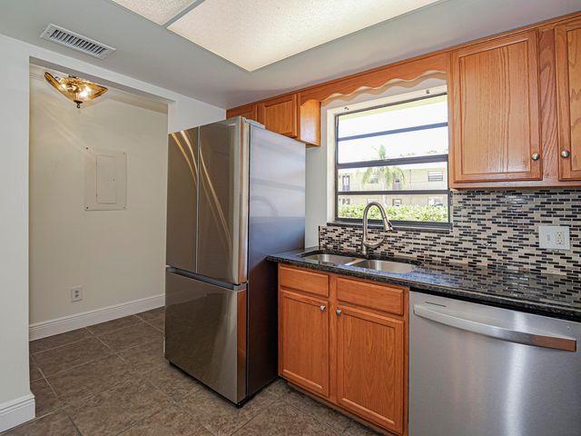 400 18th Street G2, Vero Beach, FL 32960