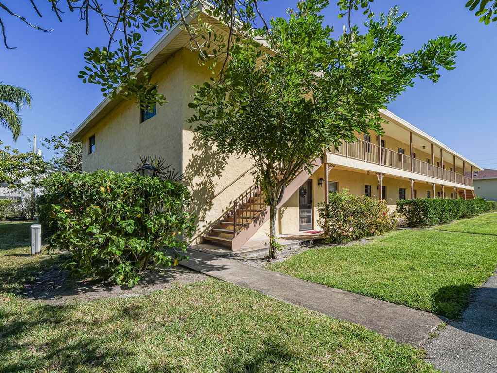 400 18th Street G2, Vero Beach, FL 32960