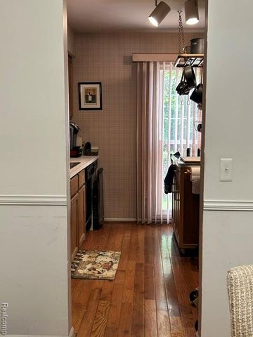 1079 Paint Creek Lane 379, Rochester Hills, MI 48306