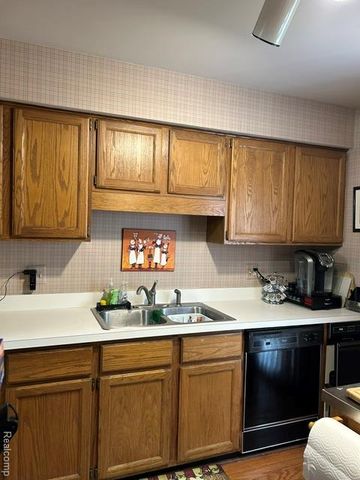 1079 Paint Creek Lane 379, Rochester Hills, MI 48306