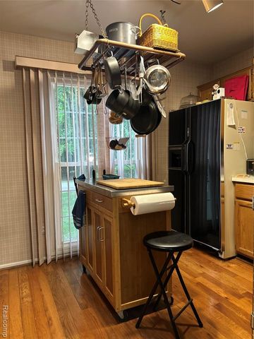 1079 Paint Creek Lane 379, Rochester Hills, MI 48306