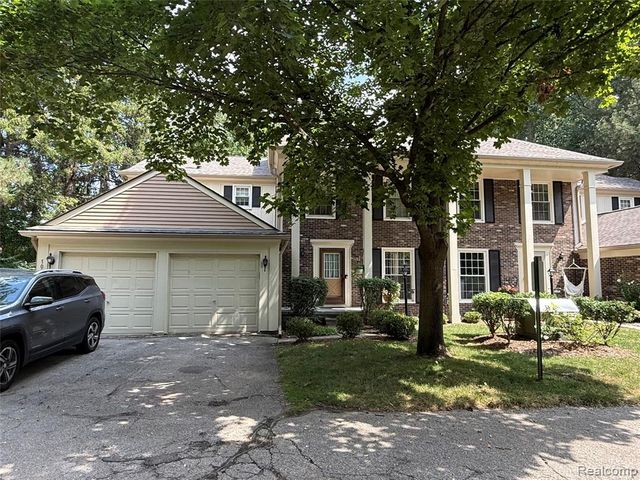 1079 Paint Creek Lane 379, Rochester Hills, MI 48306