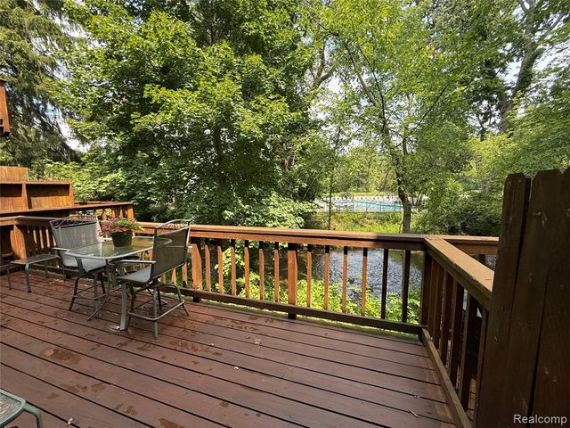 1079 Paint Creek Lane 379, Rochester Hills, MI 48306
