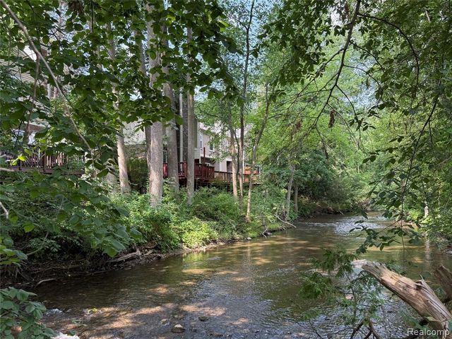 1079 Paint Creek Lane 379, Rochester Hills, MI 48306