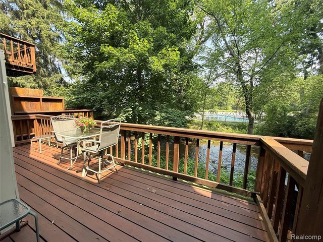 1079 Paint Creek Lane 379, Rochester Hills, MI 48306