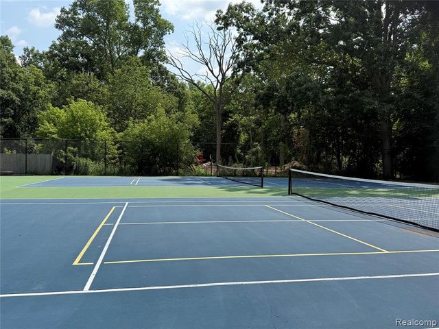 1079 Paint Creek Lane 379, Rochester Hills, MI 48306