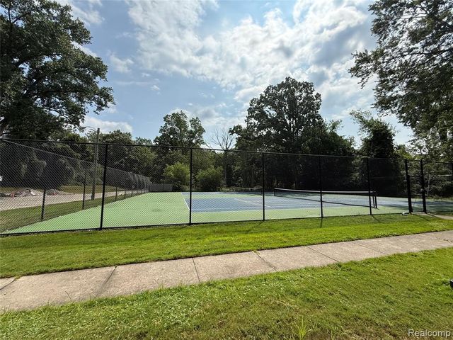 1079 Paint Creek Lane 379, Rochester Hills, MI 48306