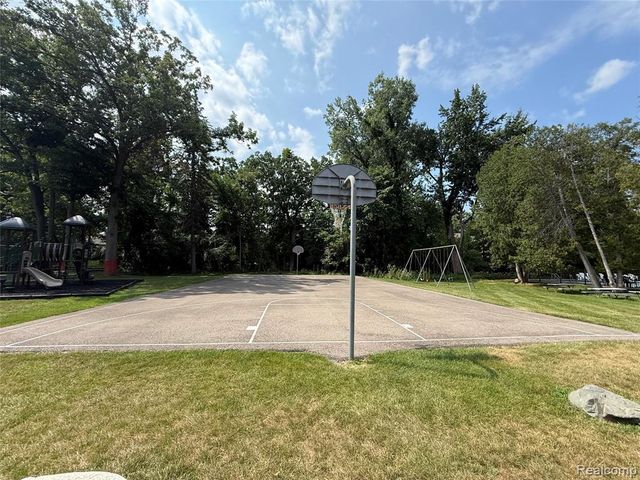1079 Paint Creek Lane 379, Rochester Hills, MI 48306