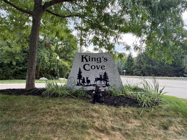 1079 Paint Creek Lane 379, Rochester Hills, MI 48306