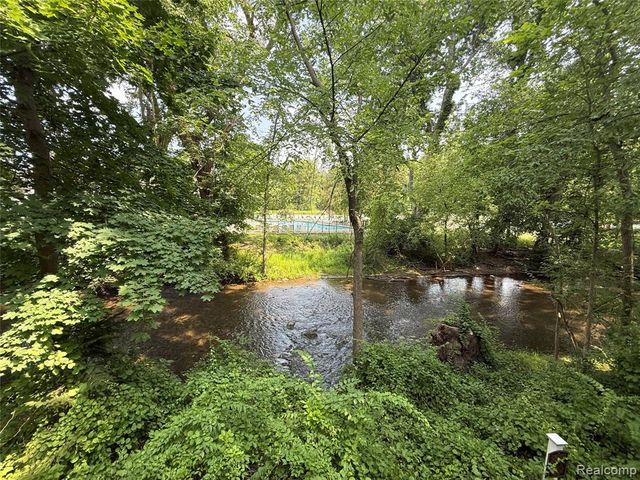 1079 Paint Creek Lane 379, Rochester Hills, MI 48306