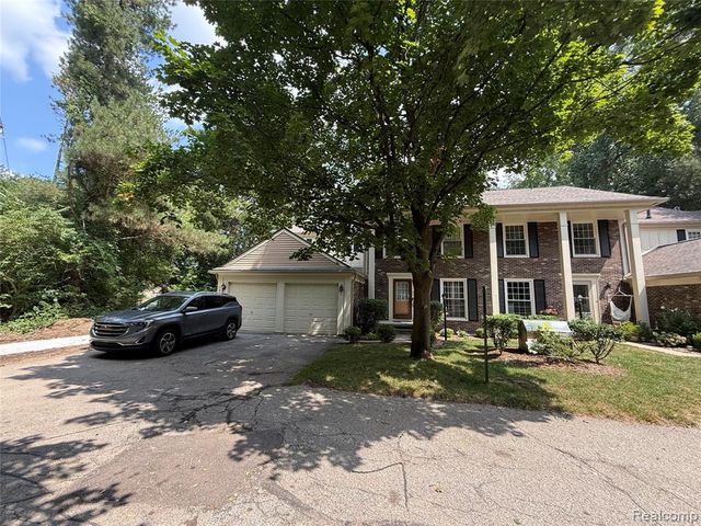 1079 Paint Creek Lane 379, Rochester Hills, MI 48306