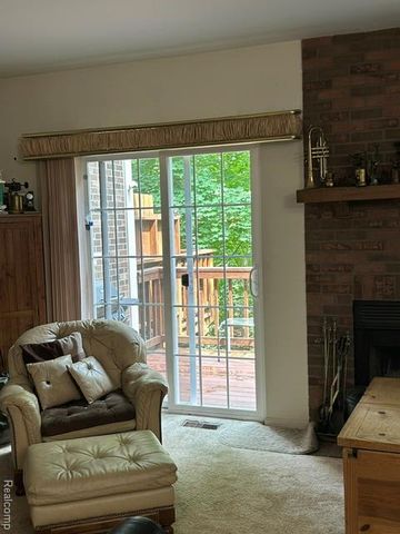 1079 Paint Creek Lane 379, Rochester Hills, MI 48306