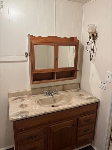 7501 Rhodes DR, Windsor, VA 23487