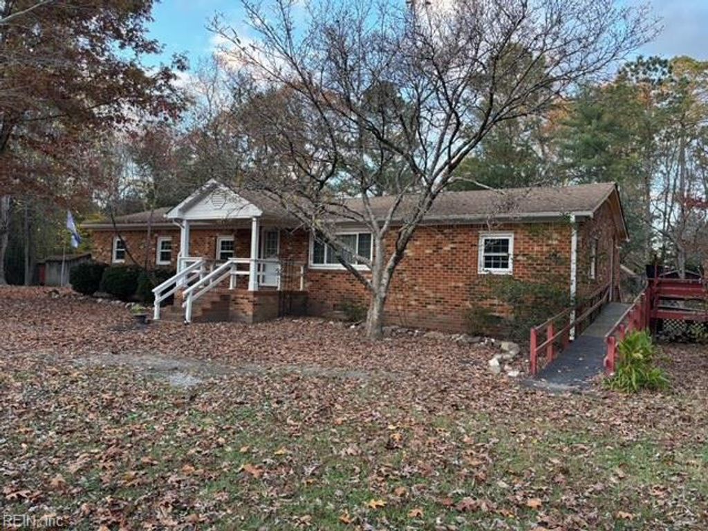 7501 Rhodes DR, Windsor, VA 23487