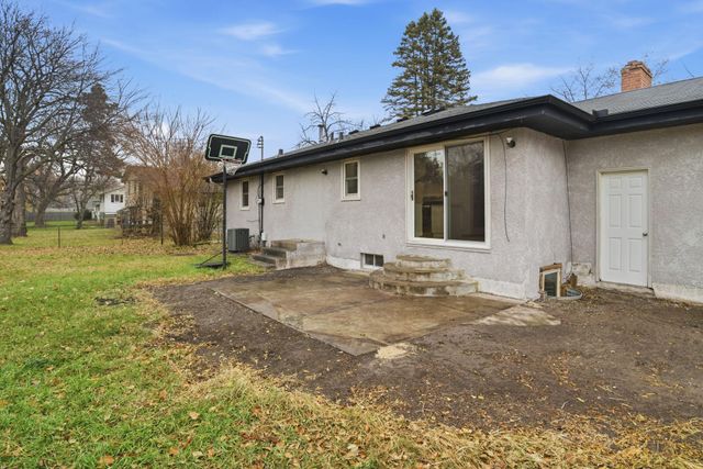 7809 Georgia Avenue N, Brooklyn Park, MN 55445