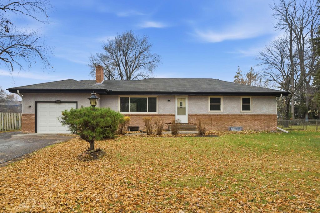 7809 Georgia Avenue N, Brooklyn Park, MN 55445