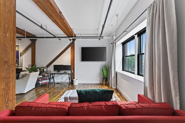 881 E 1st St 203, Boston, MA 02127