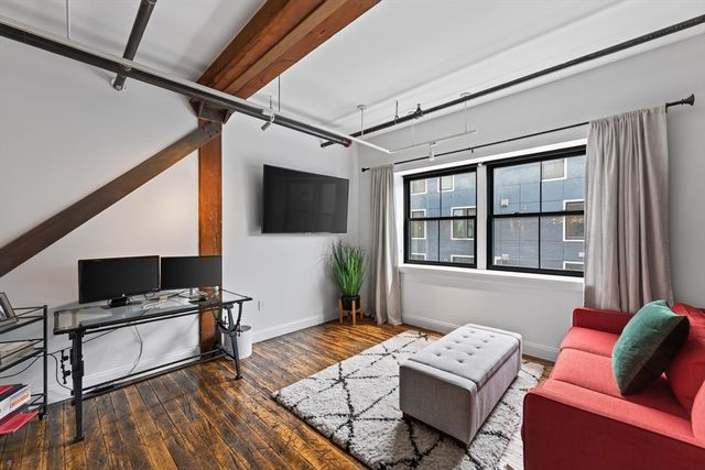 881 E 1st St 203, Boston, MA 02127