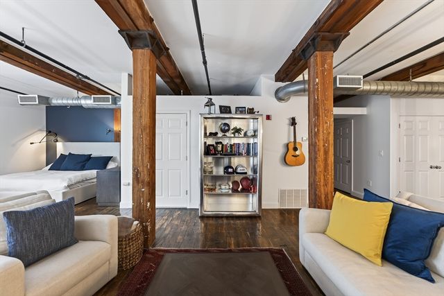 881 E 1st St 203, Boston, MA 02127