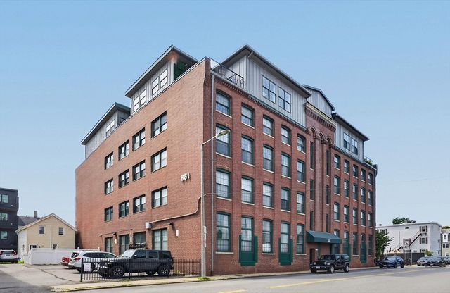 881 E 1st St 203, Boston, MA 02127