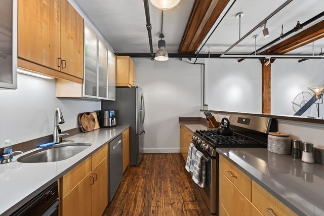 881 E 1st St 203, Boston, MA 02127