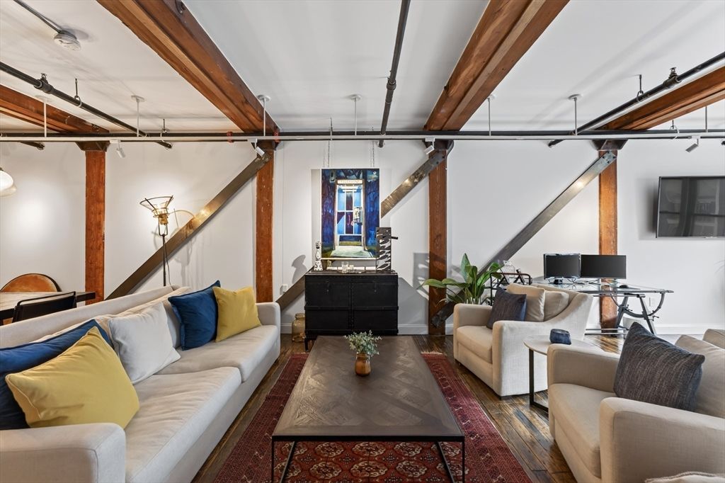 881 E 1st St 203, Boston, MA 02127