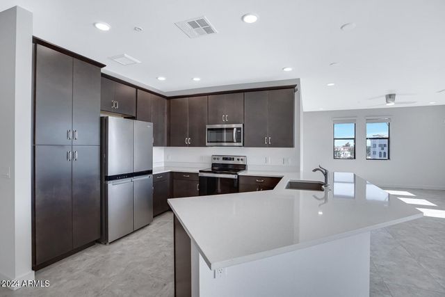 2511 W QUEEN CREEK Road 370, Chandler, AZ 85248