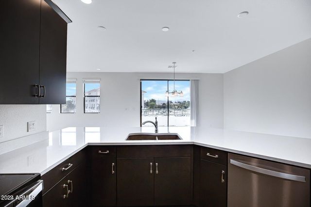 2511 W QUEEN CREEK Road 370, Chandler, AZ 85248