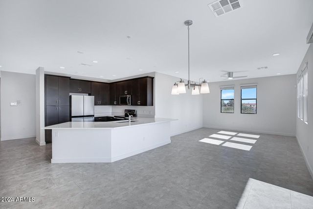 2511 W QUEEN CREEK Road 370, Chandler, AZ 85248