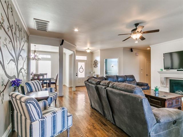 5501 Hidden Fawn Circle, Mustang, OK 73064