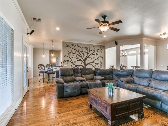 5501 Hidden Fawn Circle, Mustang, OK 73064