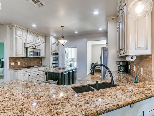 5501 Hidden Fawn Circle, Mustang, OK 73064