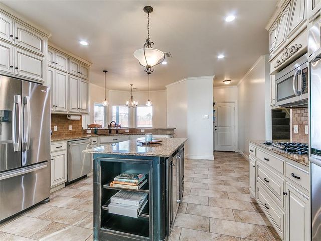 5501 Hidden Fawn Circle, Mustang, OK 73064