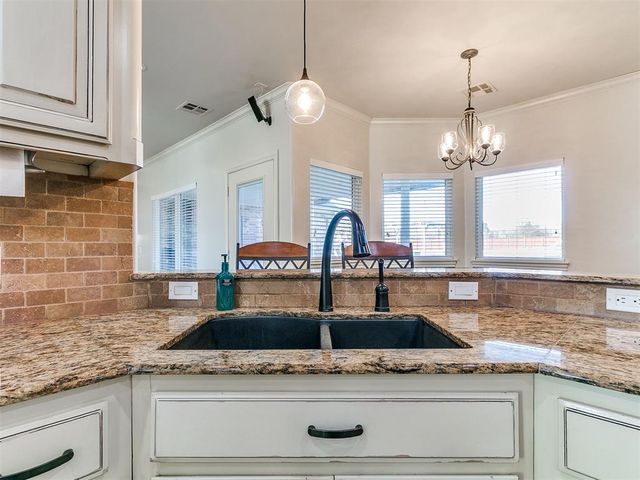 5501 Hidden Fawn Circle, Mustang, OK 73064