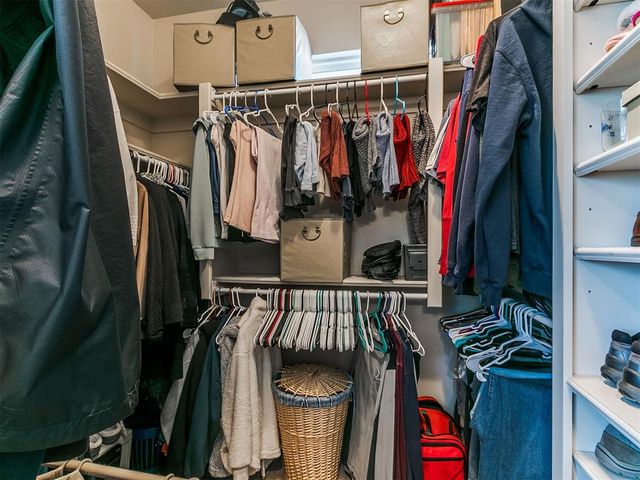 5501 Hidden Fawn Circle, Mustang, OK 73064