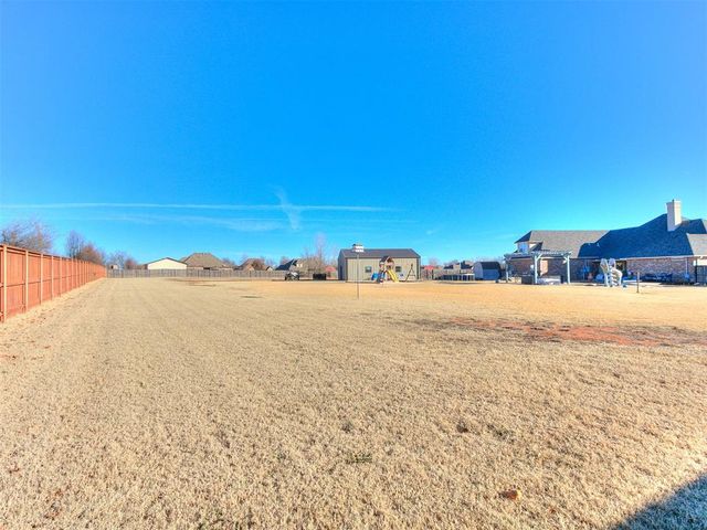 5501 Hidden Fawn Circle, Mustang, OK 73064