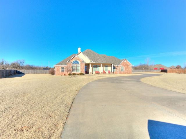 5501 Hidden Fawn Circle, Mustang, OK 73064