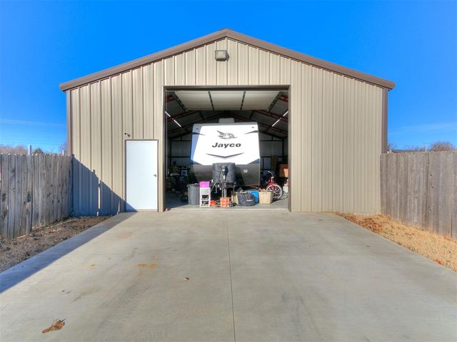 5501 Hidden Fawn Circle, Mustang, OK 73064