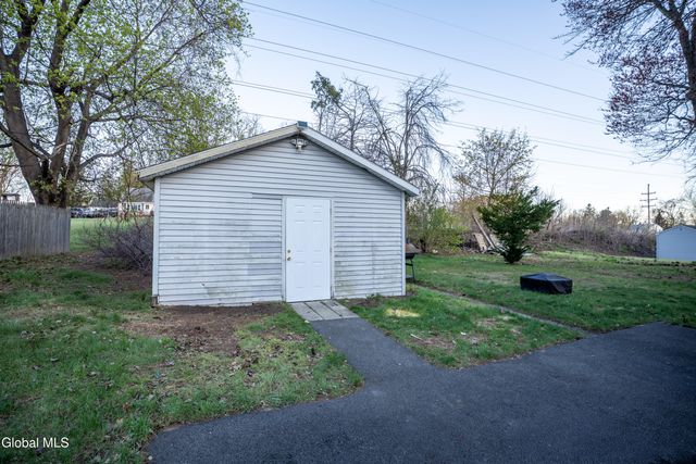 29 Undine Street, Colonie, NY 12205