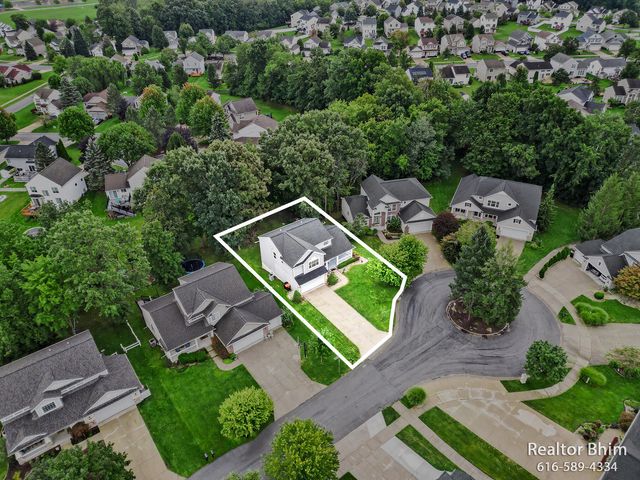 3689 Maple Hurst Drive SE, Kentwood, MI 49512