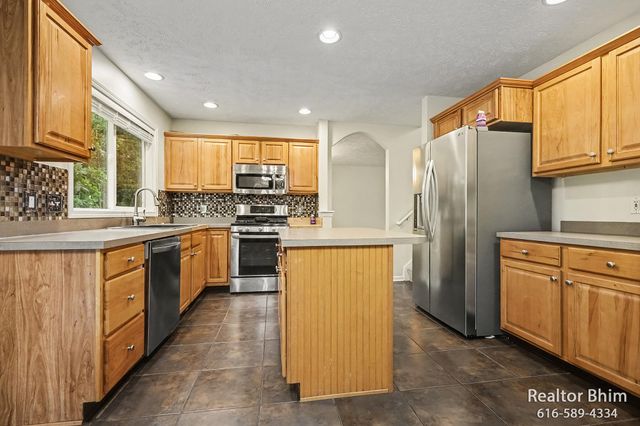 3689 Maple Hurst Drive SE, Kentwood, MI 49512