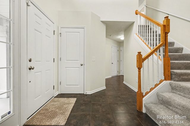 3689 Maple Hurst Drive SE, Kentwood, MI 49512